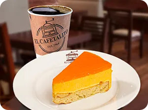 El Cafetalito cafe americano y pastel de yogurt de mango